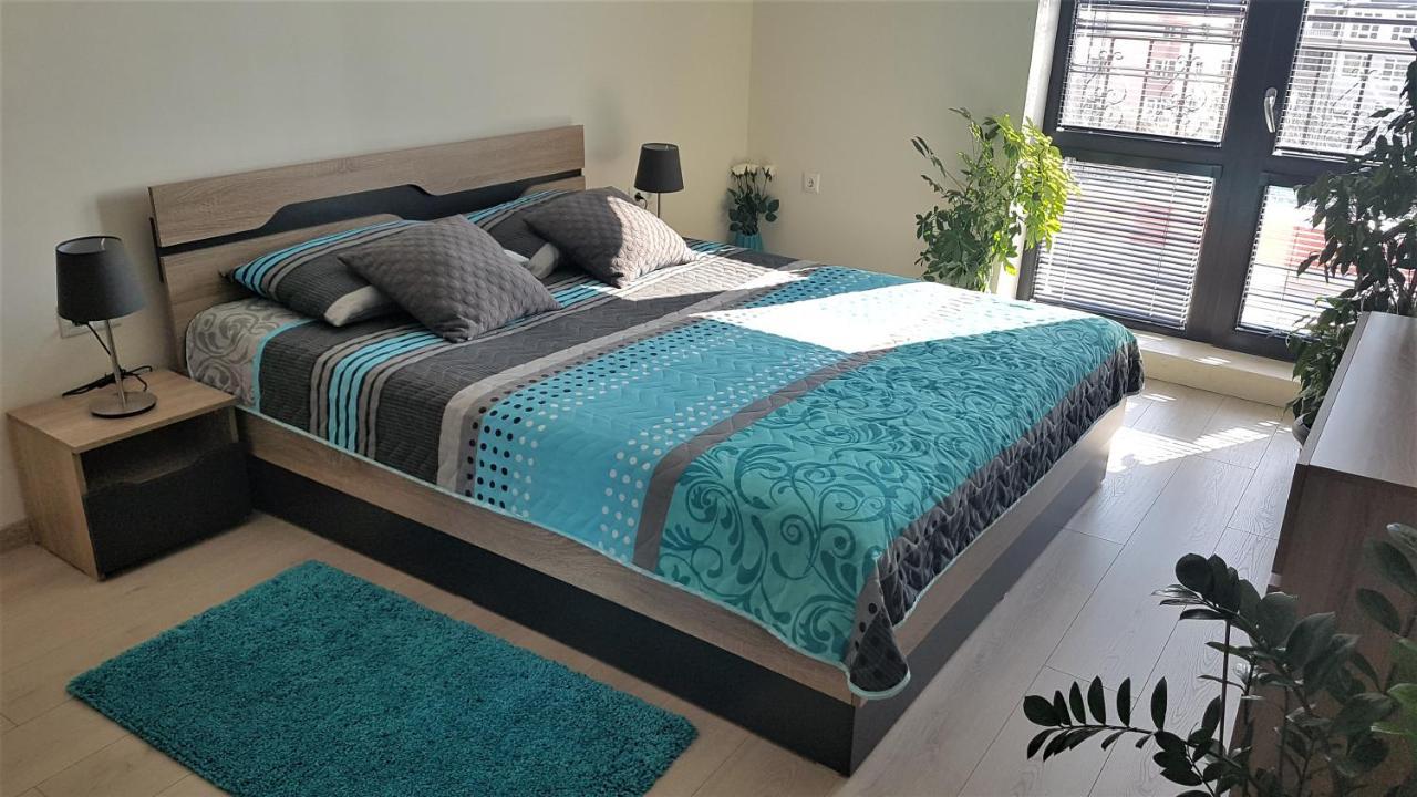 Azzurro-Top Floor Apartment In Quiet Neighborhood, Free Private Parking Varna Eksteriør bilde