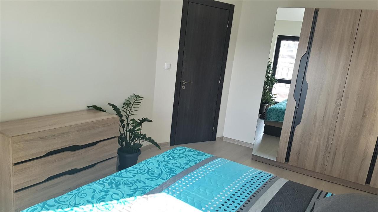 Azzurro-Top Floor Apartment In Quiet Neighborhood, Free Private Parking Varna Eksteriør bilde